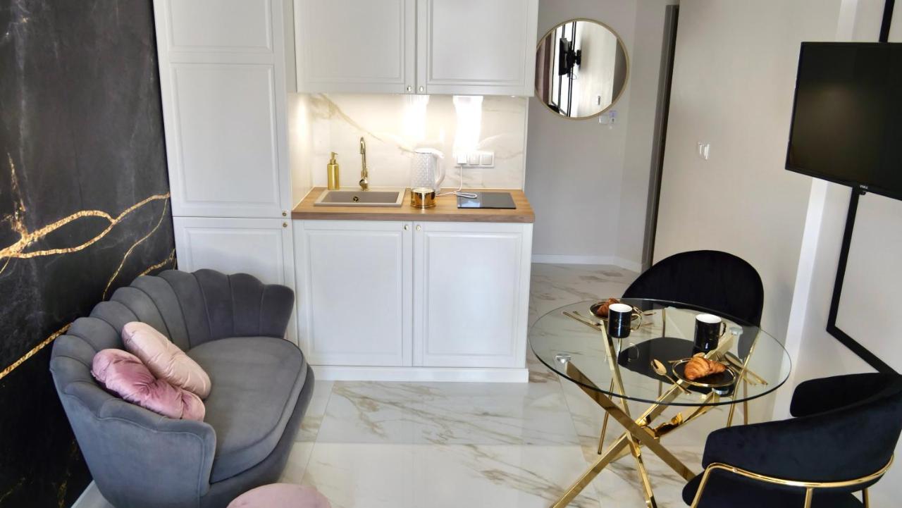 Art Apartments Warszawska 21 คาโตวีตเซ ภายนอก รูปภาพ
