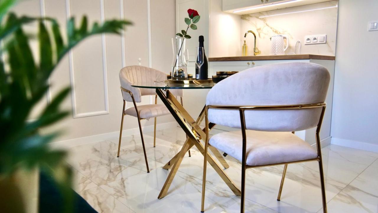 Art Apartments Warszawska 21 คาโตวีตเซ ภายนอก รูปภาพ