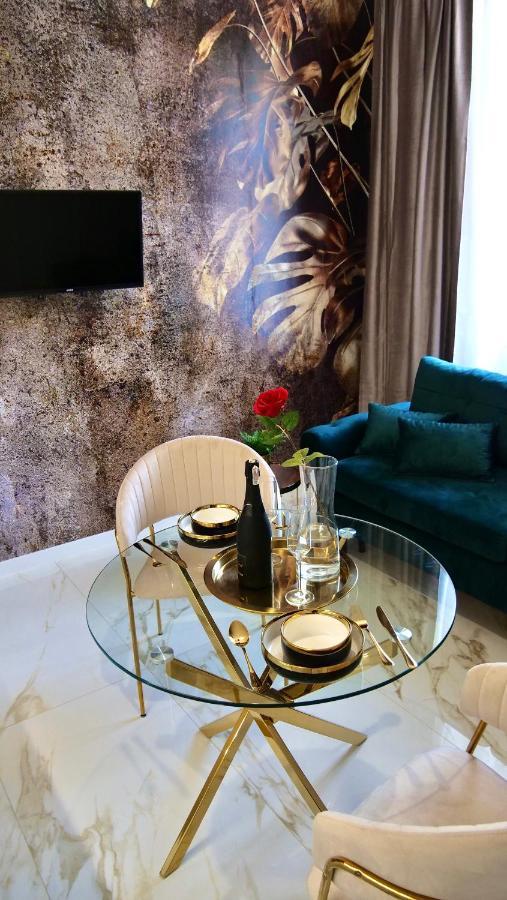 Art Apartments Warszawska 21 คาโตวีตเซ ภายนอก รูปภาพ