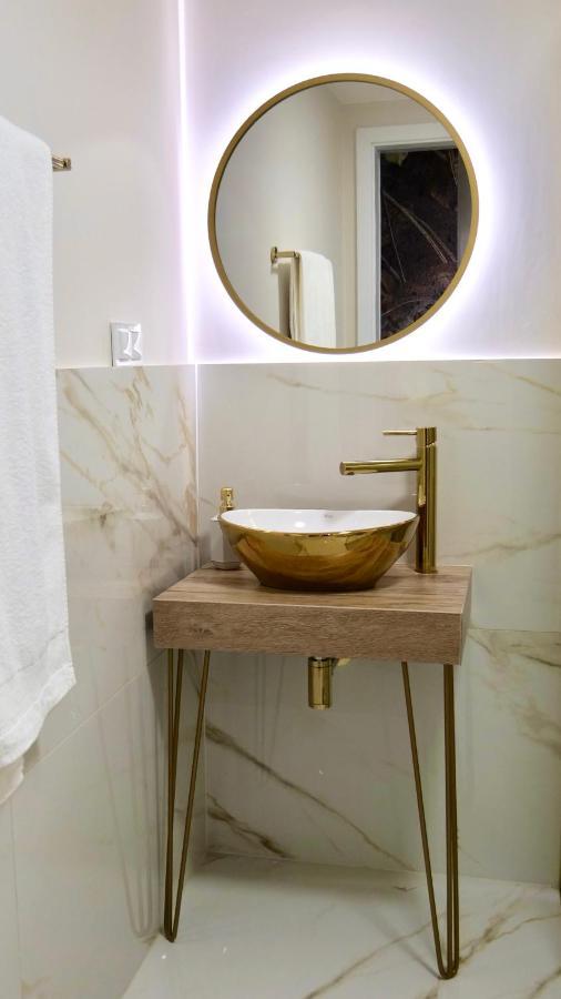 Art Apartments Warszawska 21 คาโตวีตเซ ภายนอก รูปภาพ