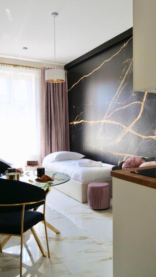 Art Apartments Warszawska 21 คาโตวีตเซ ภายนอก รูปภาพ