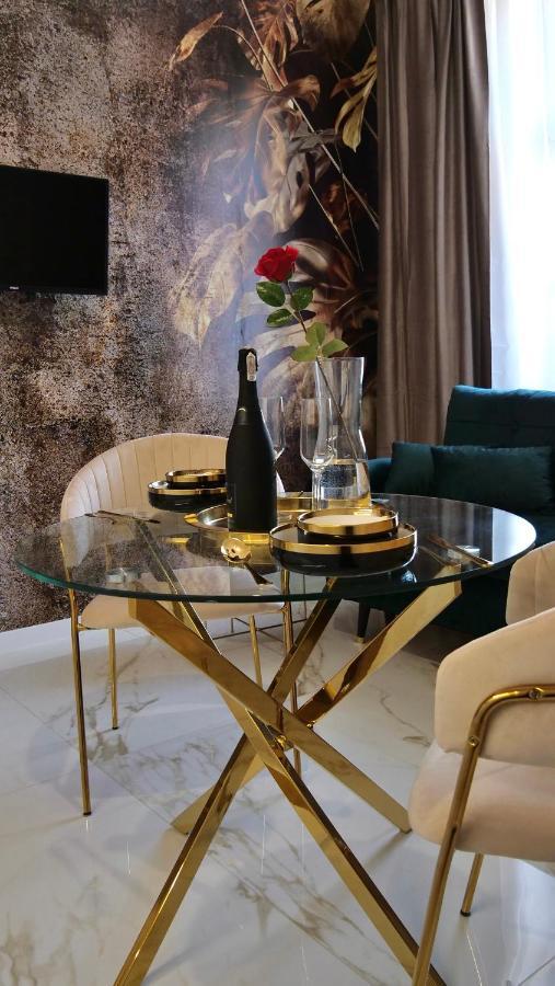 Art Apartments Warszawska 21 คาโตวีตเซ ภายนอก รูปภาพ