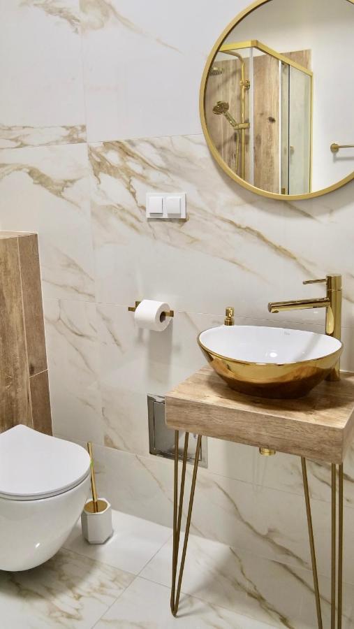 Art Apartments Warszawska 21 คาโตวีตเซ ภายนอก รูปภาพ