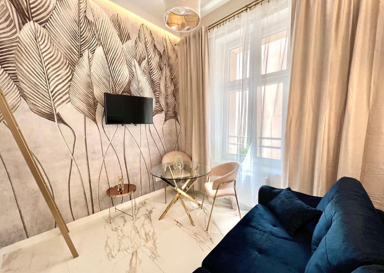 Art Apartments Warszawska 21 คาโตวีตเซ ภายนอก รูปภาพ