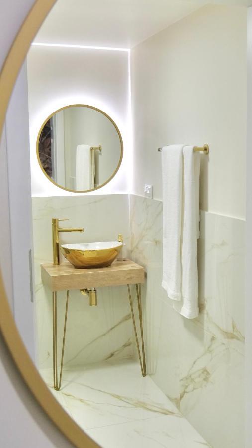 Art Apartments Warszawska 21 คาโตวีตเซ ภายนอก รูปภาพ