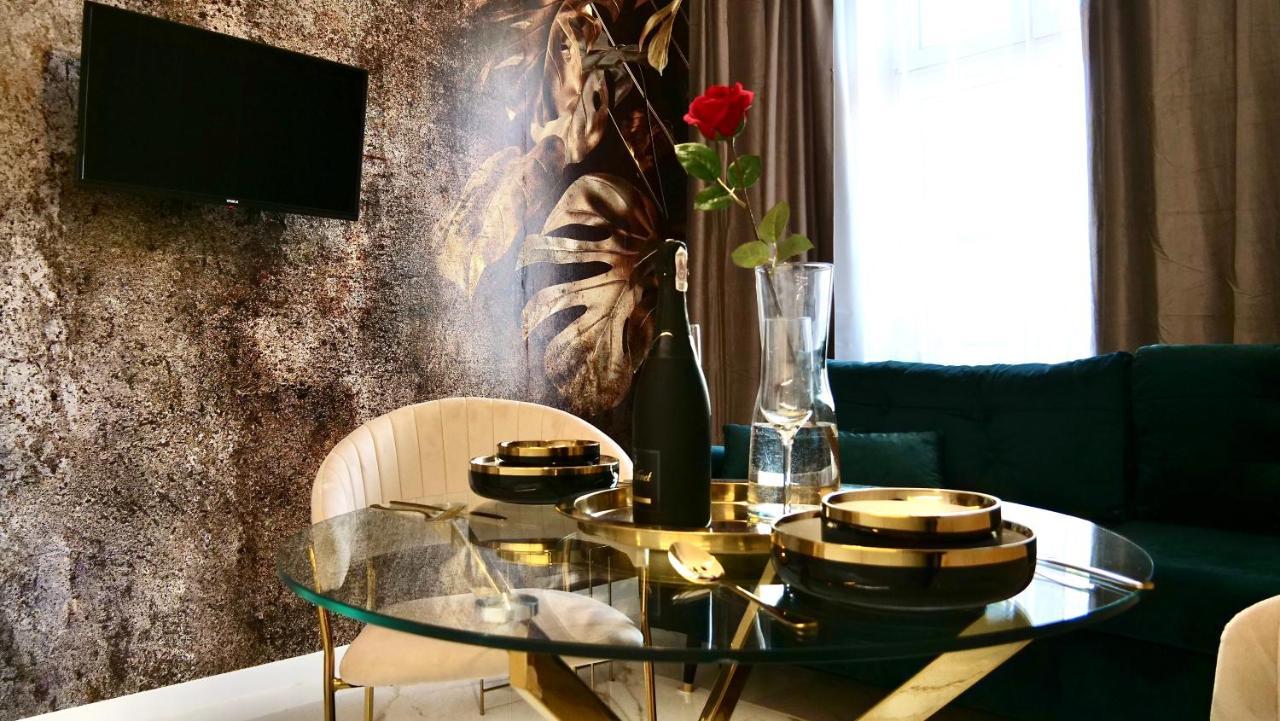 Art Apartments Warszawska 21 คาโตวีตเซ ภายนอก รูปภาพ