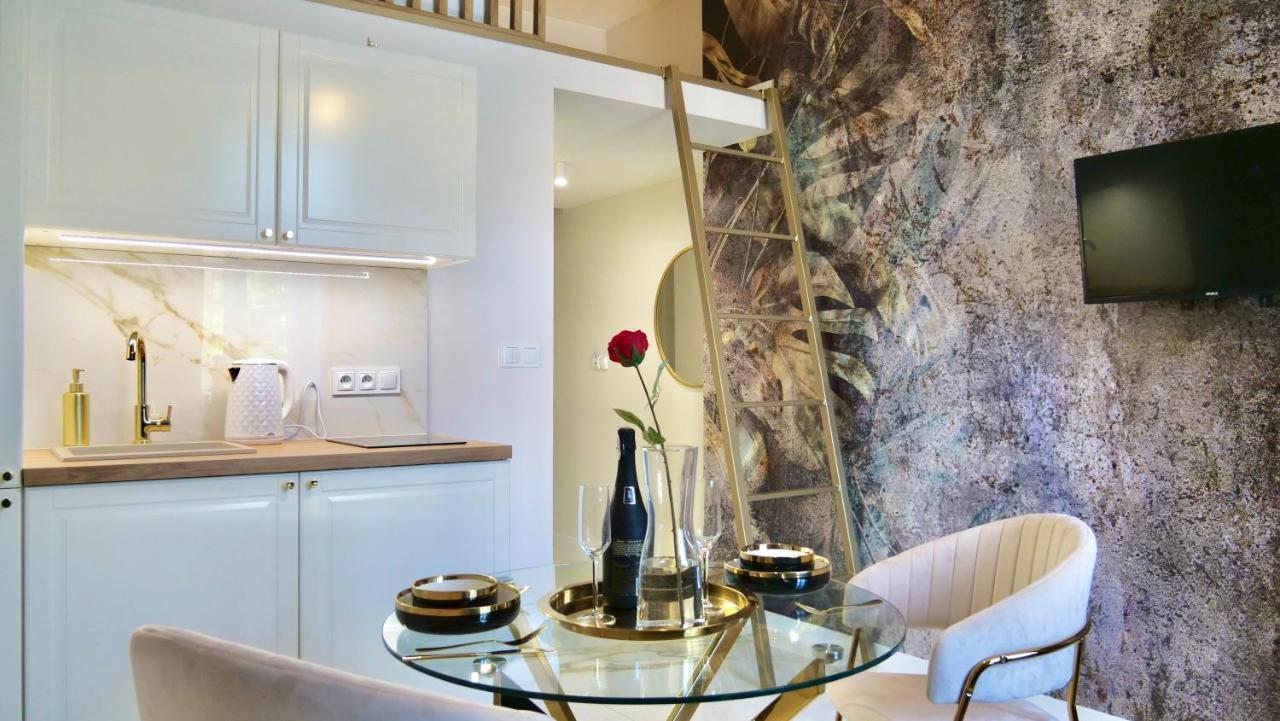 Art Apartments Warszawska 21 คาโตวีตเซ ภายนอก รูปภาพ