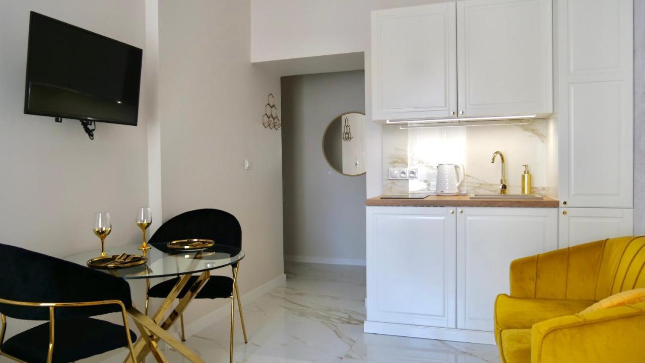 Art Apartments Warszawska 21 คาโตวีตเซ ภายนอก รูปภาพ