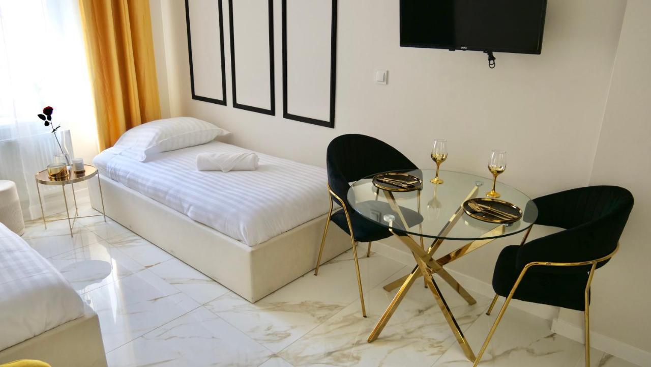 Art Apartments Warszawska 21 คาโตวีตเซ ภายนอก รูปภาพ