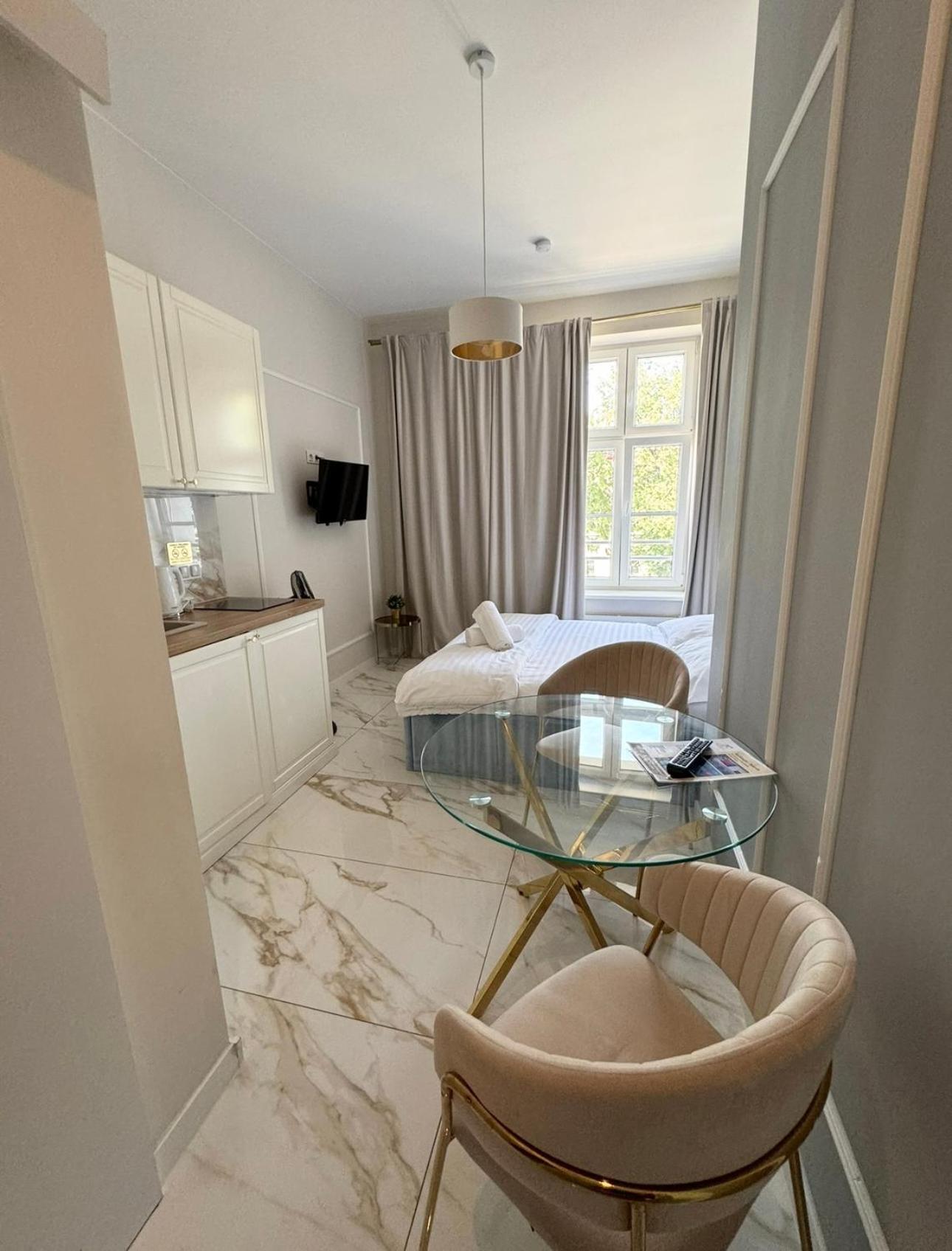 Art Apartments Warszawska 21 คาโตวีตเซ ภายนอก รูปภาพ